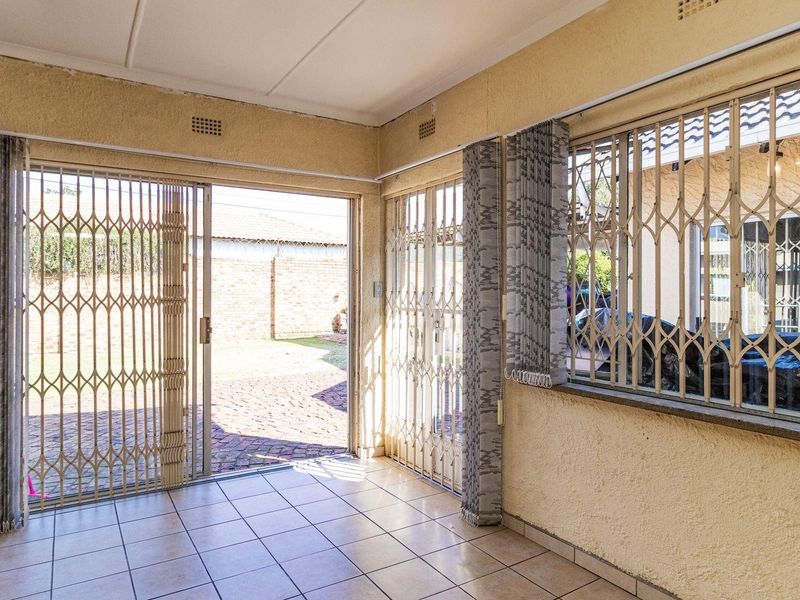 House For Sale in Edleen, Kempton Park - Photo 7