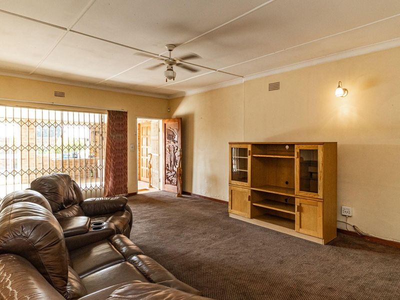House For Sale in Edleen, Kempton Park - Photo 3