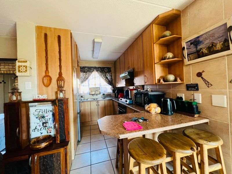 Townhouse For Sale in Vaalpark, Sasolburg - Photo 5