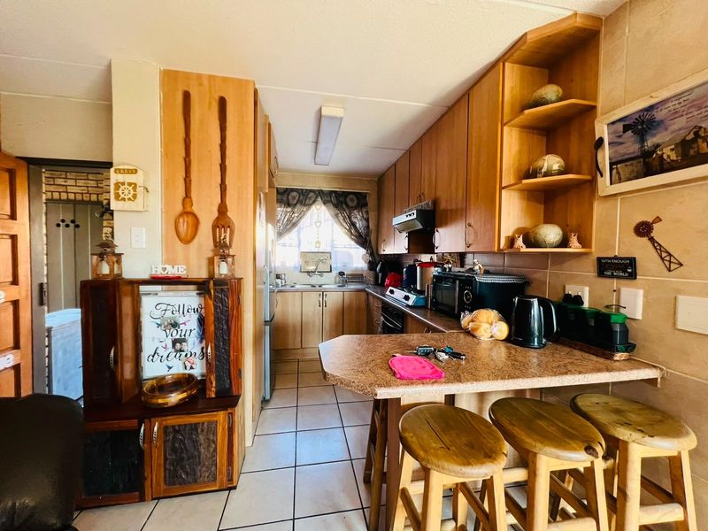 Townhouse For Sale in Vaalpark, Sasolburg - Photo 6