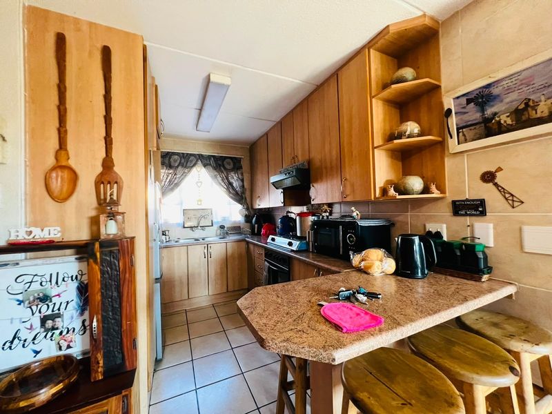 Townhouse For Sale in Vaalpark, Sasolburg - Photo 4