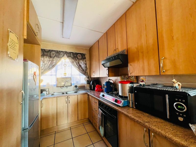 Townhouse For Sale in Vaalpark, Sasolburg - Photo 3