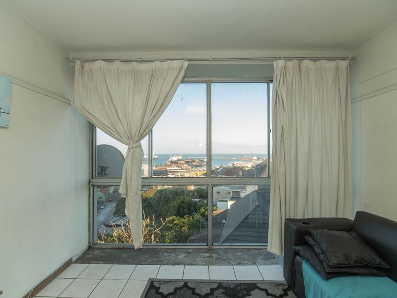 Convenient Living in this neat 1 Bedroom Apartment in Portland Place - Photo 9