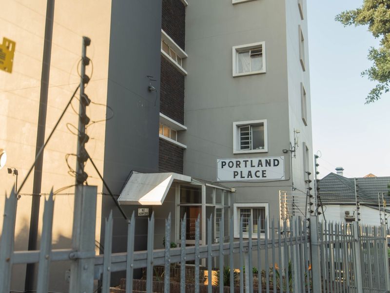 Convenient Living in this neat 1 Bedroom Apartment in Portland Place - Photo 3