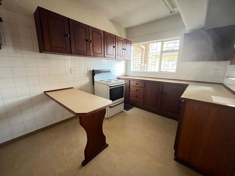 Specious 3 Bedroom Apartment For Sale in Potchefstroom, North West - Photo 7