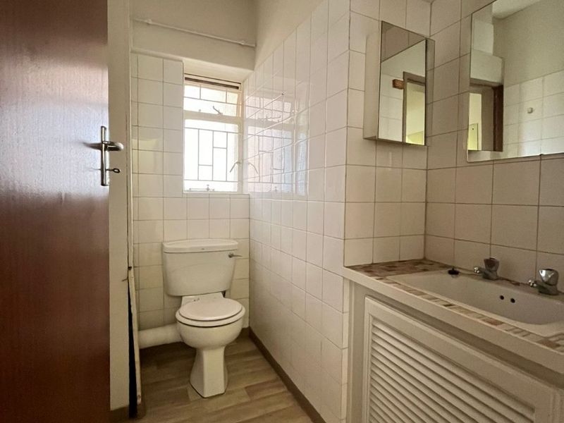 Specious 3 Bedroom Apartment For Sale in Potchefstroom, North West - Photo 6