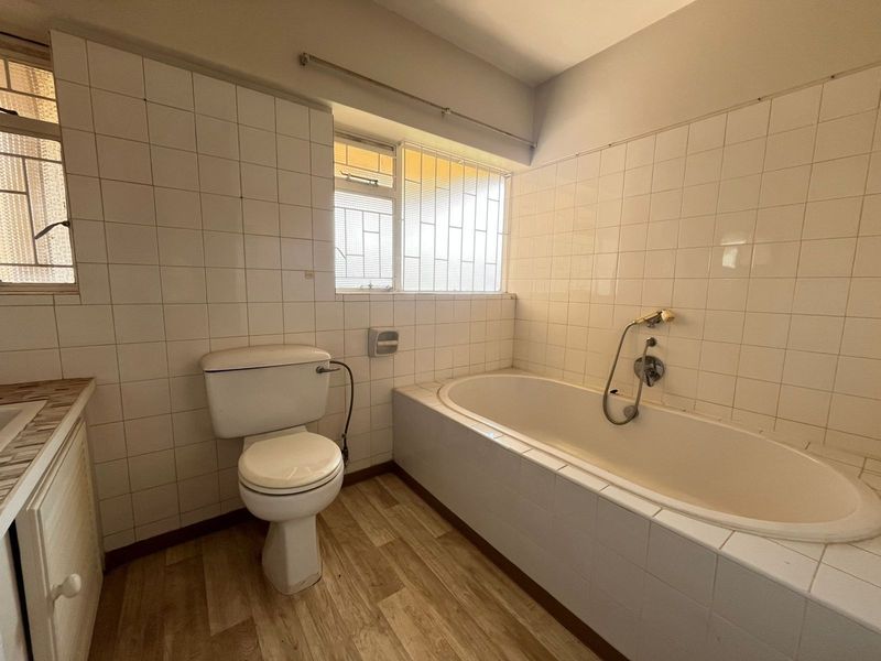 Specious 3 Bedroom Apartment For Sale in Potchefstroom, North West - Photo 9