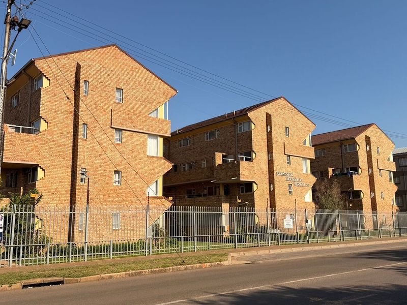 Specious 3 Bedroom Apartment For Sale in Potchefstroom, North West - Photo 2