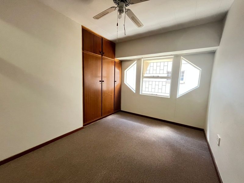 Specious 3 Bedroom Apartment For Sale in Potchefstroom, North West - Photo 4