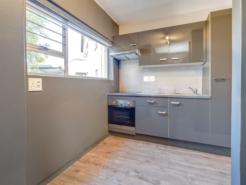 Renovated 1-Bedroom Ground Floor Apartment in Bedfordview - Photo 5