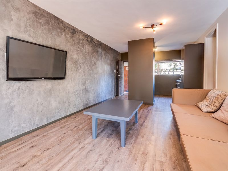 Renovated 1-Bedroom Ground Floor Apartment in Bedfordview - Photo 8