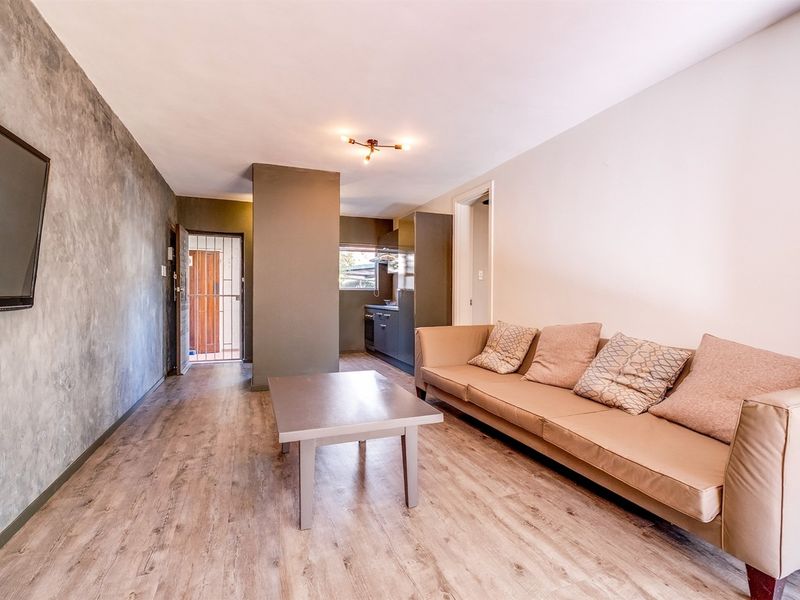 Renovated 1-Bedroom Ground Floor Apartment in Bedfordview - Photo 7