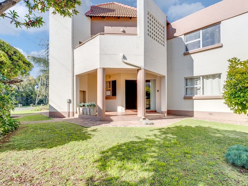 Renovated 1-Bedroom Ground Floor Apartment in Bedfordview - Photo 2