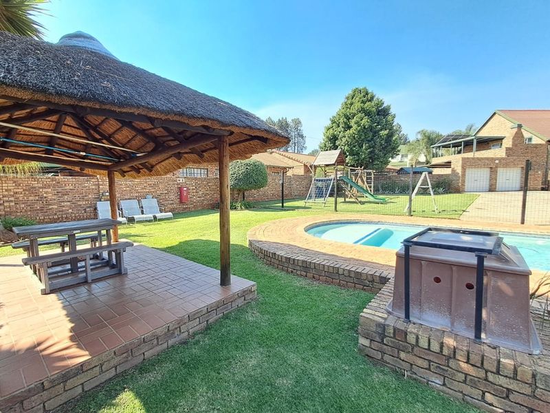 2 Bedroom Townhouse  For Sale in Die Hoewes Centurion Gauteng - Photo 1