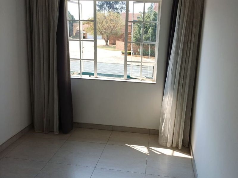2 Bedroom Townhouse  For Sale in Die Hoewes Centurion Gauteng - Photo 10