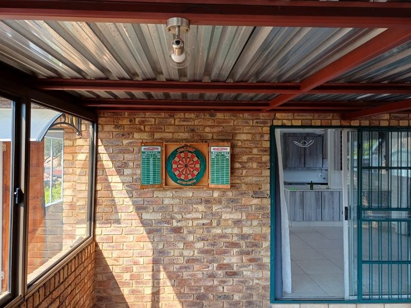 2 Bedroom Townhouse  For Sale in Die Hoewes Centurion Gauteng - Photo 6