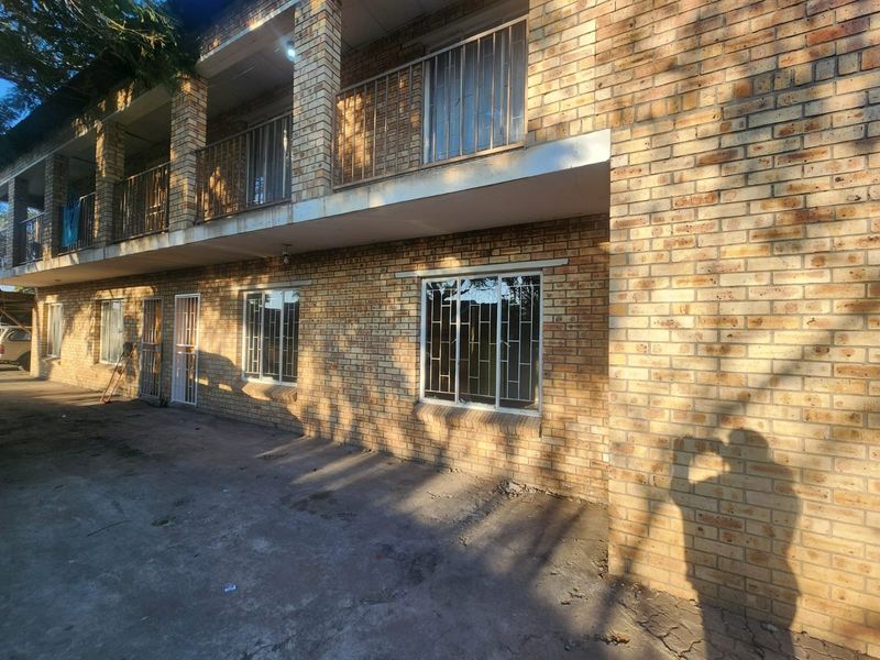 Two Bedroom apartment available in Rustenburg East End - Photo 1
