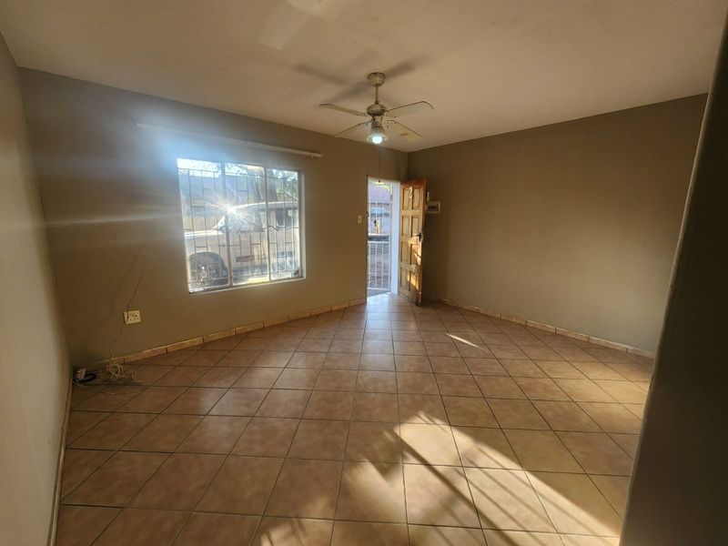 Two Bedroom apartment available in Rustenburg East End - Photo 2