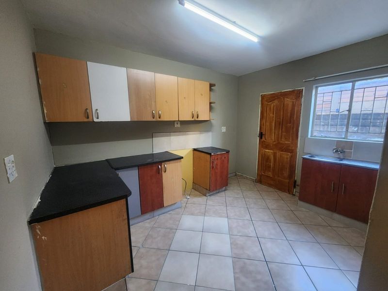 Two Bedroom apartment available in Rustenburg East End - Photo 5