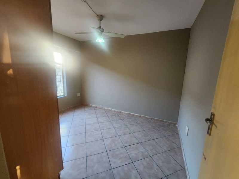 Two Bedroom apartment available in Rustenburg East End - Photo 8