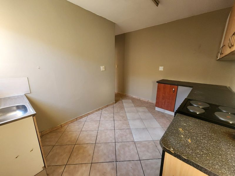 Two Bedroom apartment available in Rustenburg East End - Photo 5