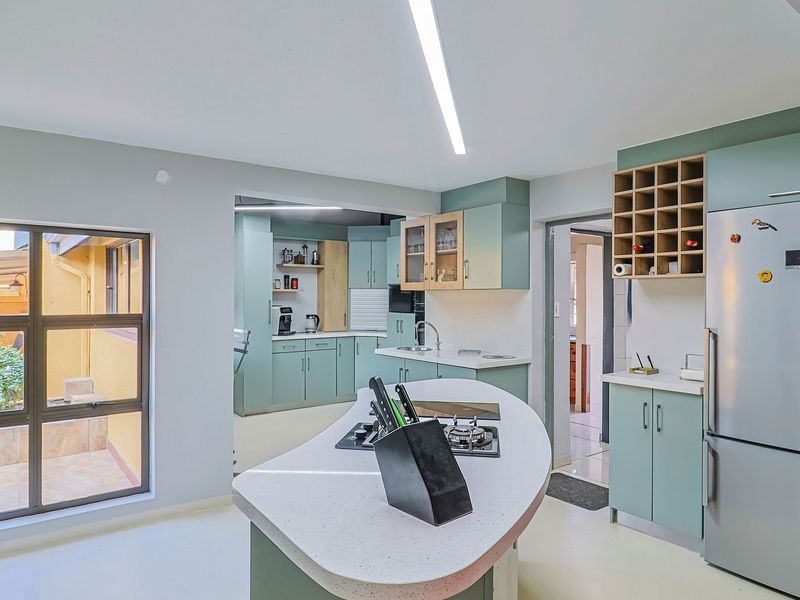 Exceptional Guesthouse Investment with Outstanding Income Potential - Photo 2