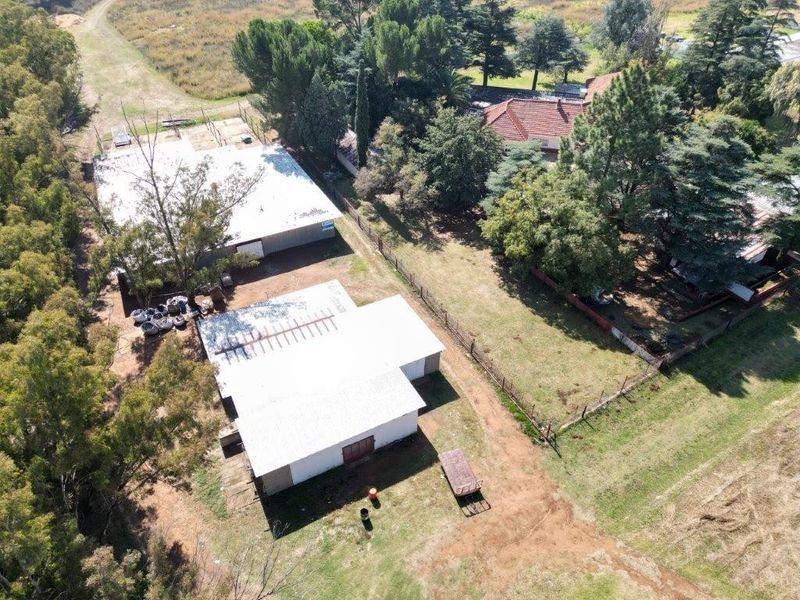 Rural residential small holding with homestead and income generating buildings - Photo 4