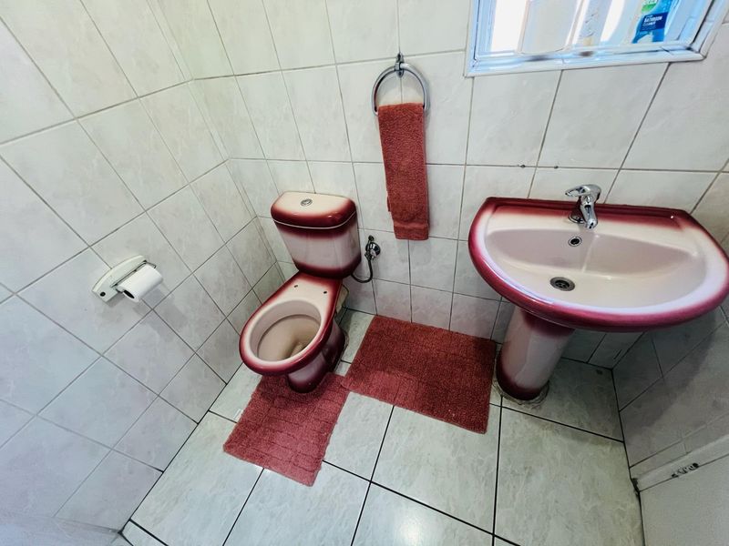 Apartment For Sale in Windsor East Windsor Randburg Gauteng - Photo 8
