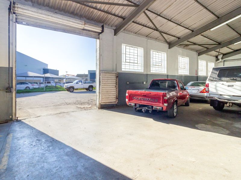 Warehouse with Offices and 3 Phase Power to Let in Deal Party | 374 sqm - Photo 7