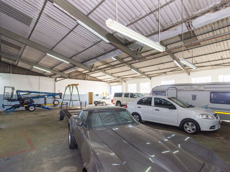 Warehouse with Offices and 3 Phase Power to Let in Deal Party | 374 sqm - Photo 6
