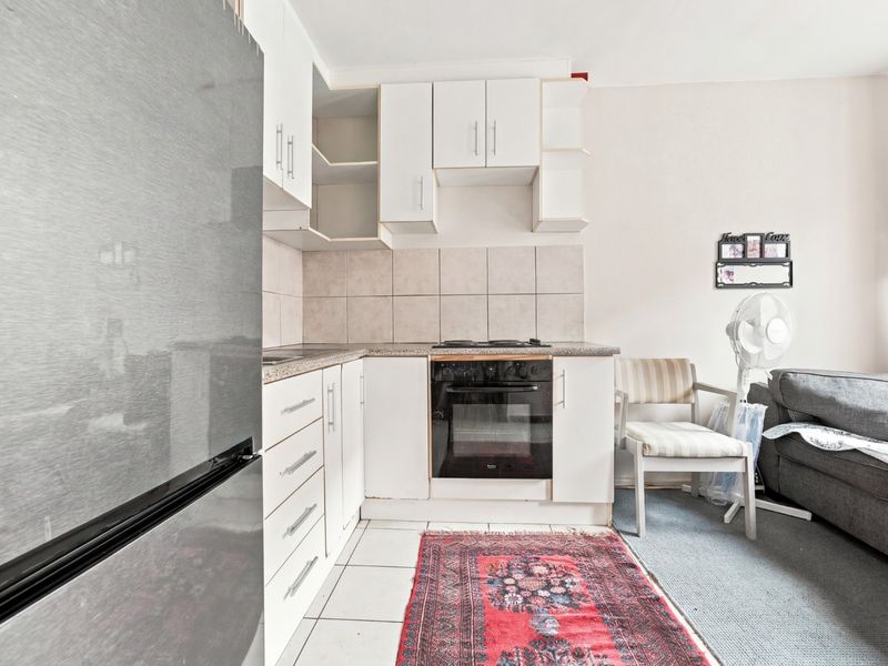 Ground Floor 1-Bedroom Apartment for Sale in Selbourne Place - Photo 8