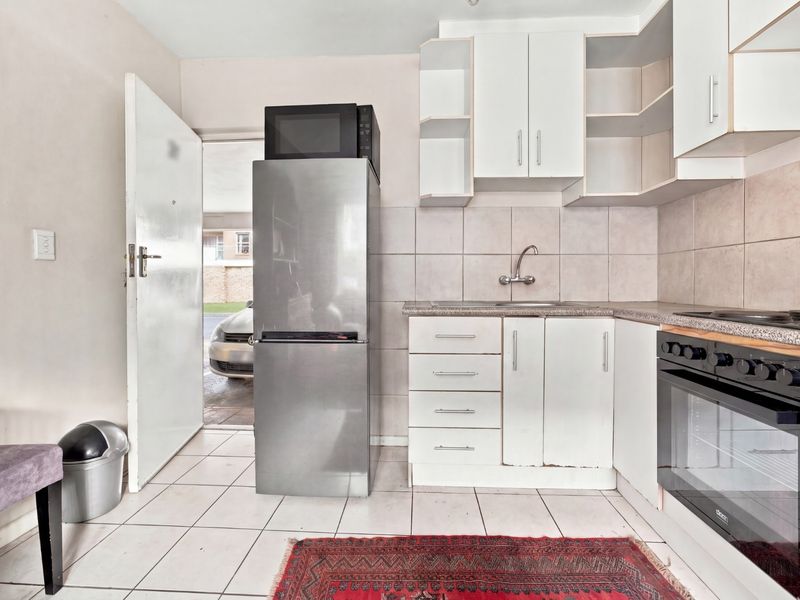 Ground Floor 1-Bedroom Apartment for Sale in Selbourne Place - Photo 4