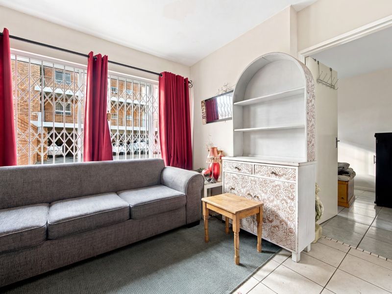 Ground Floor 1-Bedroom Apartment for Sale in Selbourne Place - Photo 3