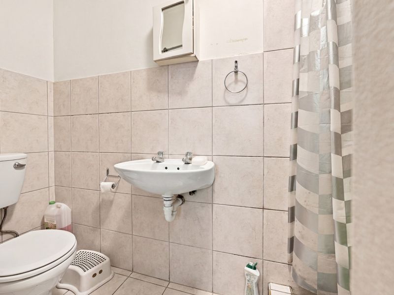 Ground Floor 1-Bedroom Apartment for Sale in Selbourne Place - Photo 9