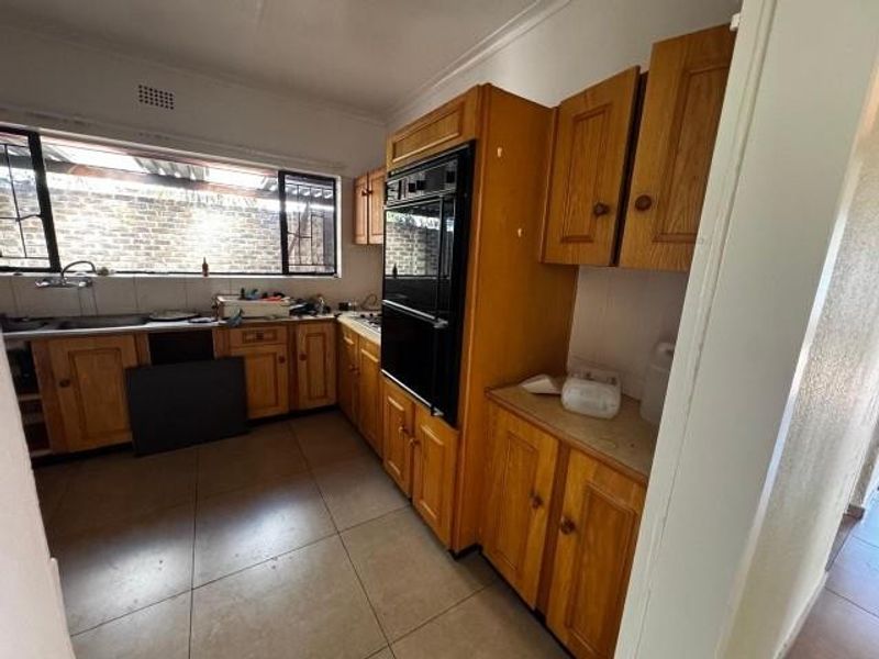 Townhouse For Sale in Birch Acres, Kempton Park - Photo 6