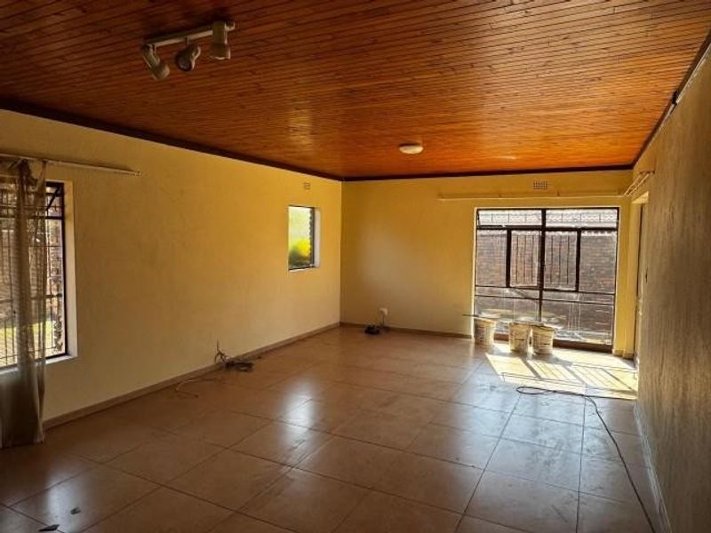 Townhouse For Sale in Birch Acres, Kempton Park - Photo 4