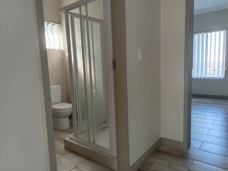 Charming Top-Floor Apartment in Kyalami, Midrand - Photo 9