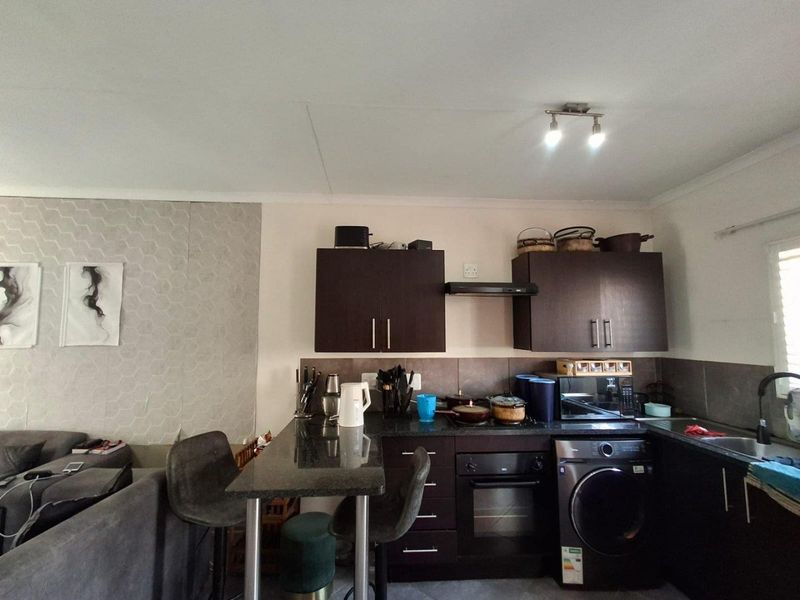 Townhouse For Sale in The Reeds, Centurion - Photo 3