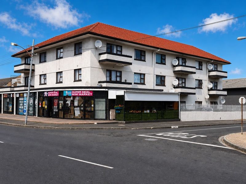 Calling Investors - High-Yield Mixed-Use Investment with Future Sectionalisation Potential - Photo 1