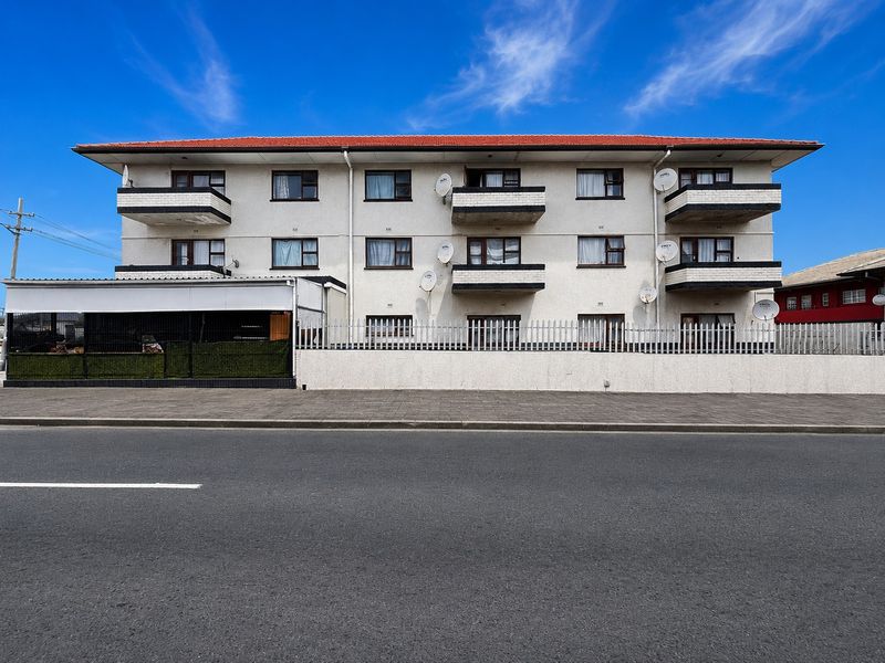 Calling Investors - High-Yield Mixed-Use Investment with Future Sectionalisation Potential - Photo 3