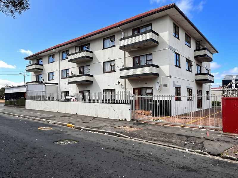 Calling Investors - High-Yield Mixed-Use Investment with Future Sectionalisation Potential - Photo 4