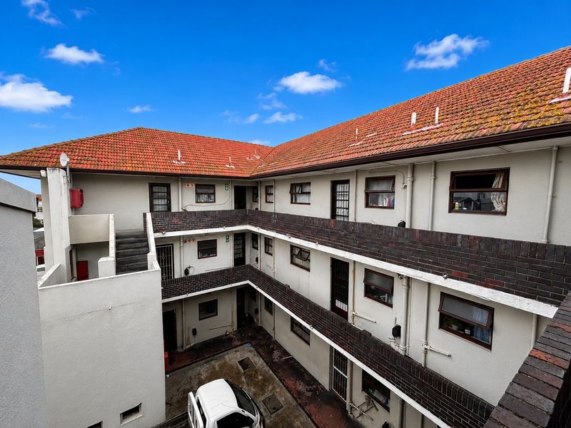 Calling Investors - High-Yield Mixed-Use Investment with Future Sectionalisation Potential - Photo 8