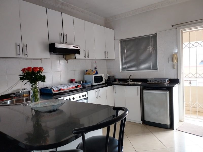 Apartment For Sale in Morningside Durban KwaZulu Natal - Photo 2