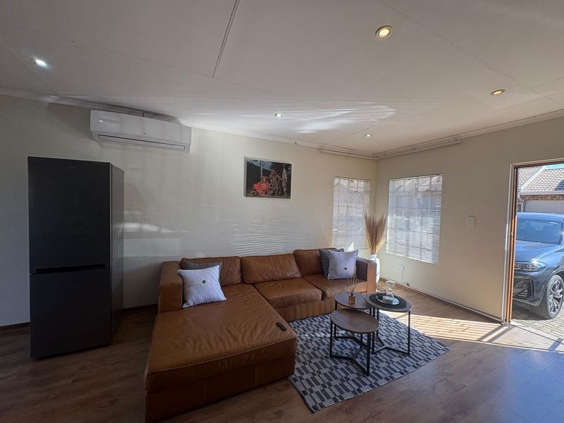 Townhouse For Sale in Huttenheights, Newcastle, KwaZulu Natal - Photo 7