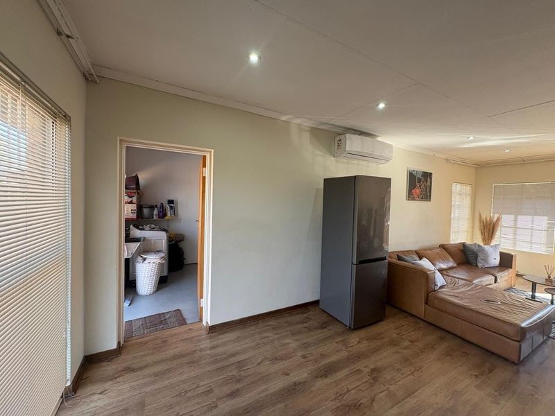Townhouse For Sale in Huttenheights, Newcastle, KwaZulu Natal - Photo 10