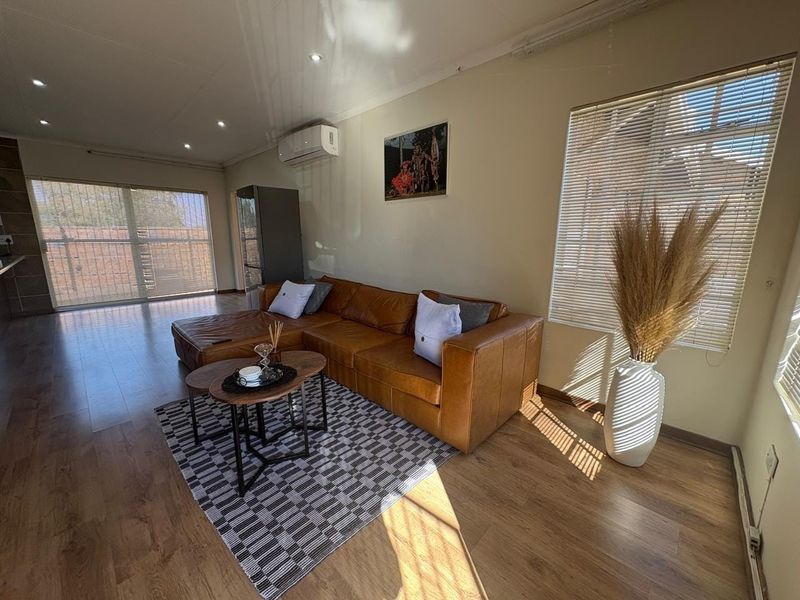 Townhouse For Sale in Huttenheights, Newcastle, KwaZulu Natal - Photo 6