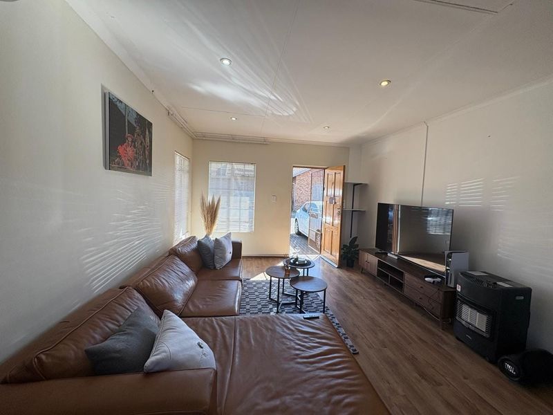 Townhouse For Sale in Huttenheights, Newcastle, KwaZulu Natal - Photo 8