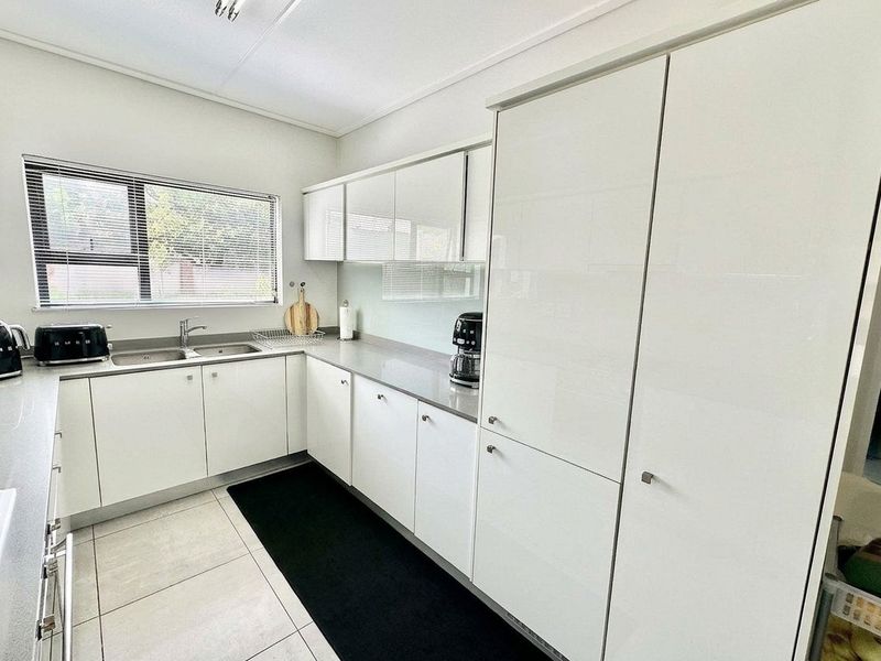 3 Bed - 2 Bath Apartment to Rent in The Polofields, Waterfall, Midrand - Photo 10