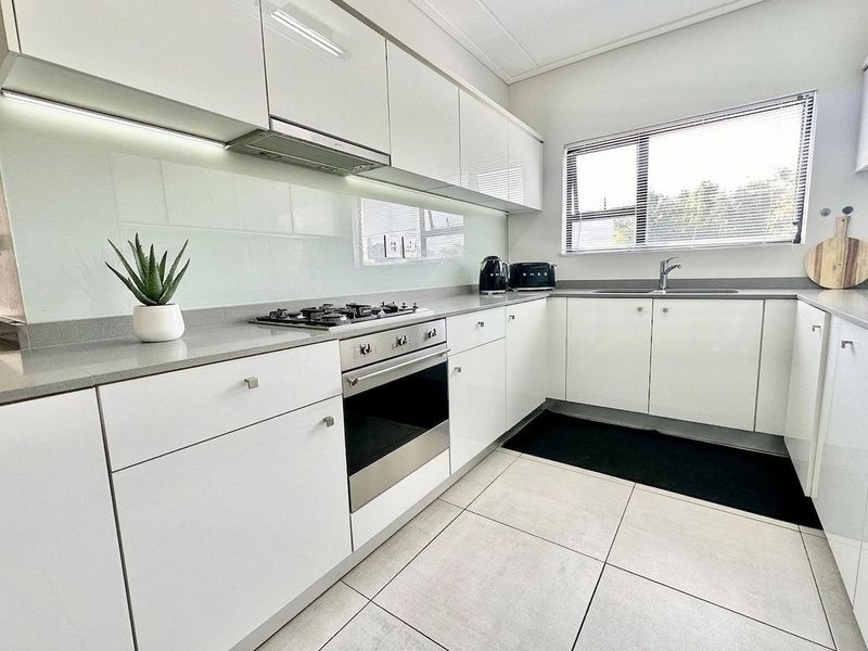 3 Bed - 2 Bath Apartment to Rent in The Polofields, Waterfall, Midrand - Photo 9