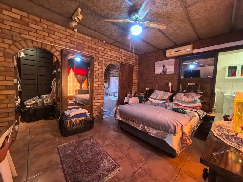 Spacious Cozy Family Home with Exceptional Entertainment Features in Pioneer Park - Photo 9